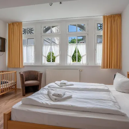 11 Eden * Binz